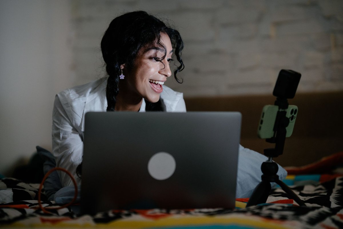Best Webcam for Streaming: 1080p60 Workhorses, 4K Options, and AI Tracking (2026)